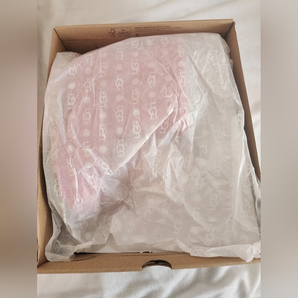 UGG Kids Classic Short II Waterproof Boots Barbie Pink Azalea US Size 5 NIB - Picture 5 of 5